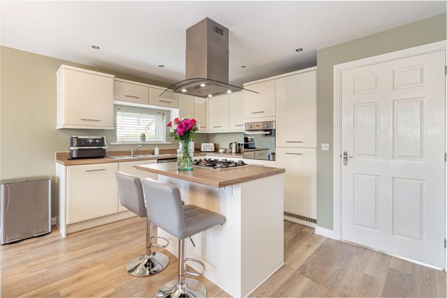 4, Derrington Gardens, Worcester photo 4