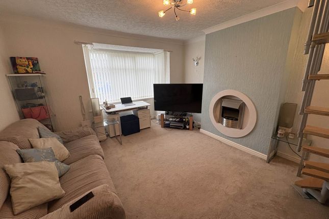 17, Ribble Avenue, Oldham photo 4