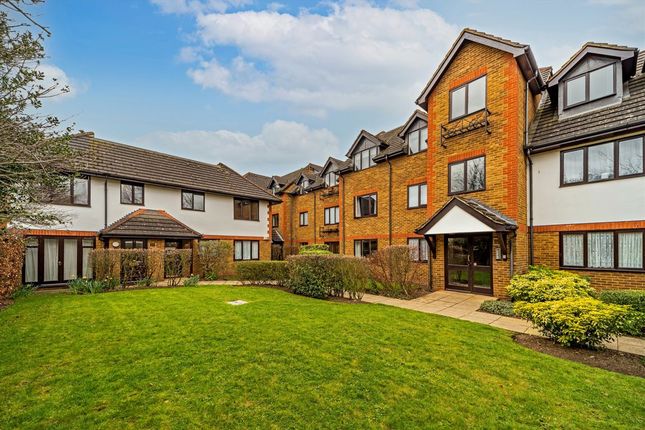 1-bed flat on Flat 24, Cranleigh Court, 2A, Marksbury Avenue, Kew, £299,999