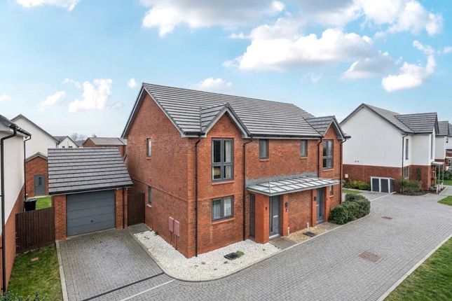 3-bed semi-detached on Lumb Close, Swindon, £365,000