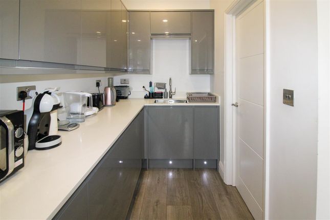 37, Almond Road, London photo 4