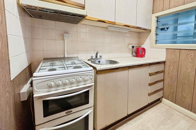 5, Granville Place, Bradford photo 5