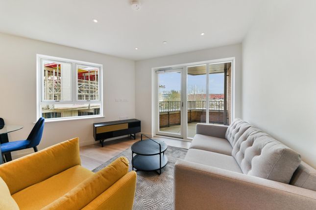 Flat to rent in Azure House, Clarendon, London