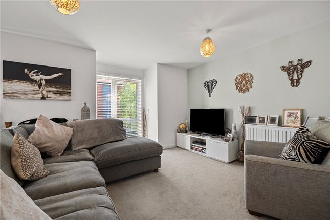 22, Howden Drive, Surrey photo 2