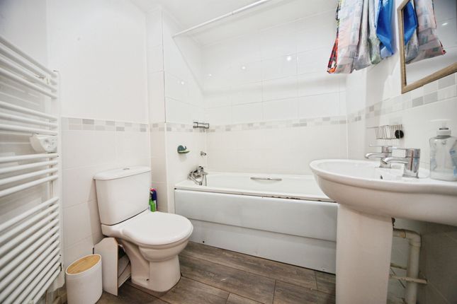 68, The Parklands, DUNSTABLE photo 5