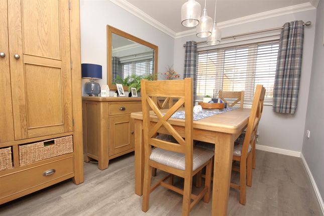 25, Thornbridge Close, Rushden photo 4