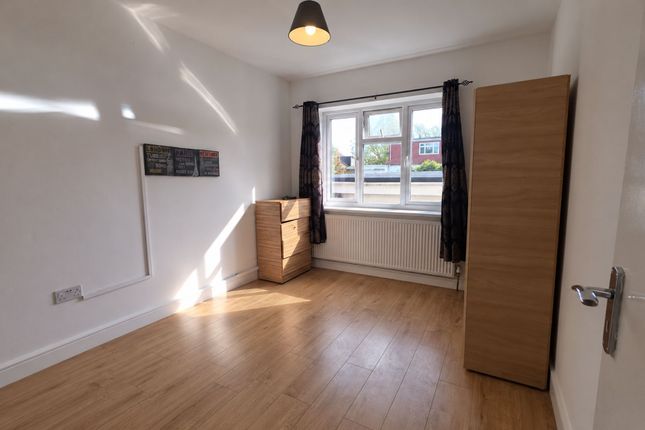 Flat 4, 258 Green Lane, Ilford, Ilford photo 4