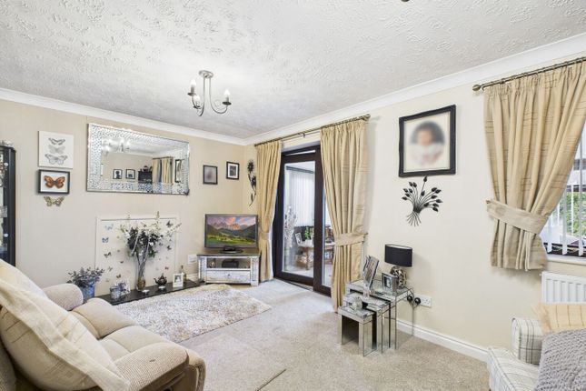 5, Doddlecote Close, Telford photo 3