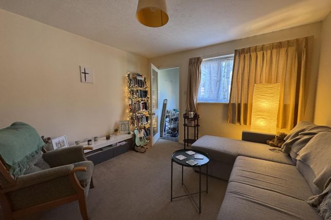 55, Jersey Road, Crawley photo 2