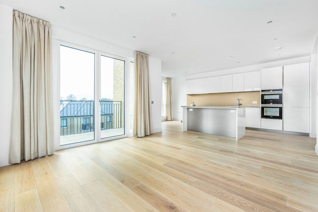 Flat 63, Camera House, 5, Pinewood Gardens, Teddington photo 3