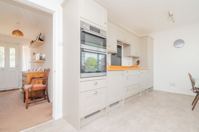 11, Fernleigh Close, Faversham photo 5