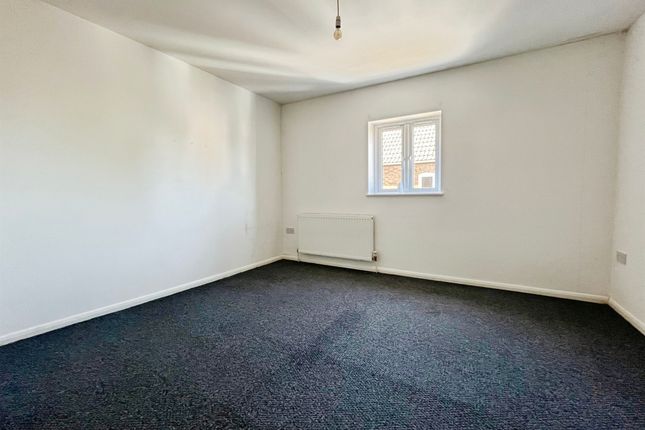Flat 2, 3, Mews Close, Huntingdon photo 4