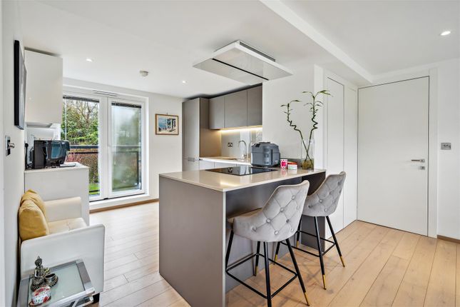Flat 4, Uplands House,, Four Ashes Road, Cryers Hill photo 3