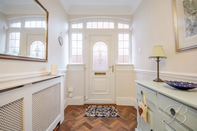 31, Castle Lane, Chesterfield photo 4