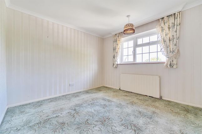 11, Valentine Road, Maidstone photo 4