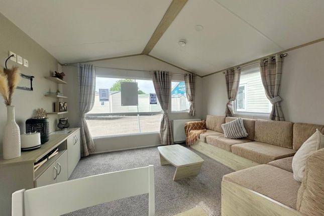 Broadland Sands Holiday Park, Corton photo 2