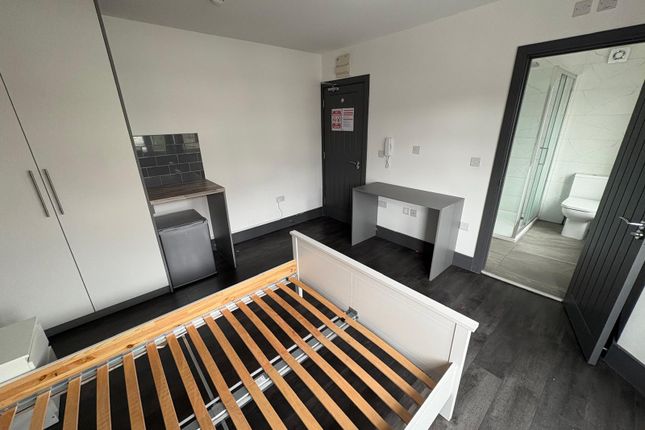 Room 6, 32, Little Road, Hayes photo 2