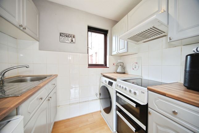 17, Astra Court, Colin Road, Luton photo 3