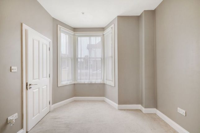 Flat 2, 25, Brougham Road, London photo 4