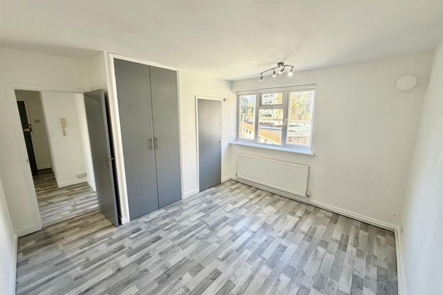 Flat 12, Wilton Place, Gayton Road, Harrow photo 5