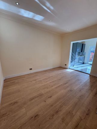 Waverley Avenue, Northwembley photo 5
