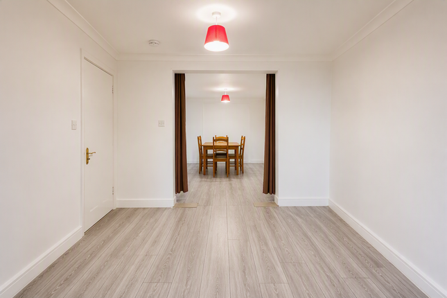 5a Dene Avenue, Hounslow photo 4