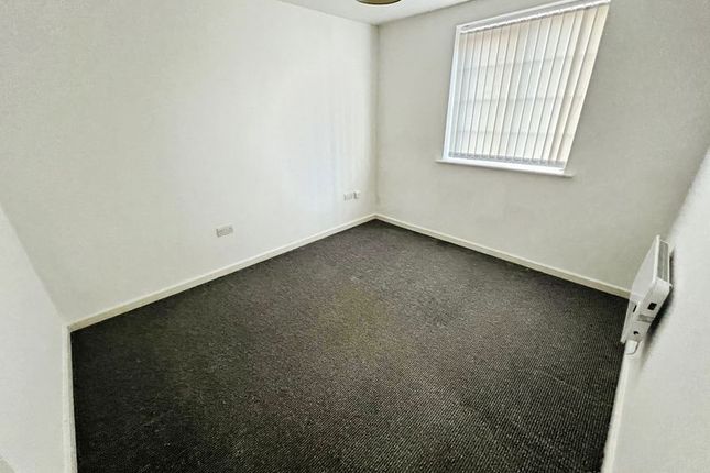 52, Douglas Chase, Manchester photo 2