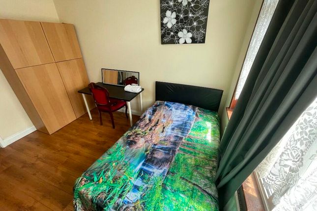 17, Malam Gardens, London photo 2