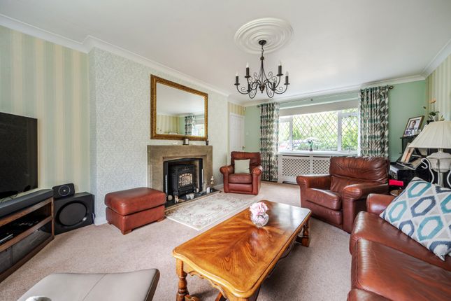 Hunters Lodge, 2, Birchdale, Buckinghamshire photo 3