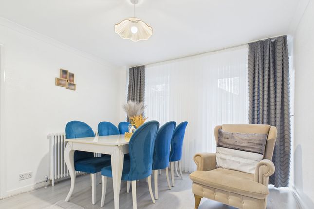 30 Newbery Close, Reading photo 3
