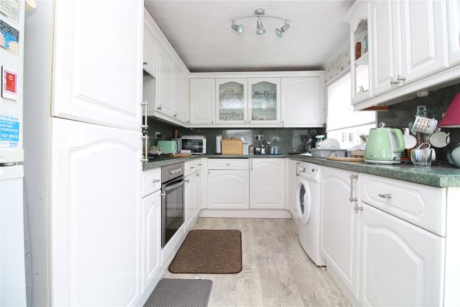 26 Glendene Park,,, Bashley Cross Road, New Milton photo 3