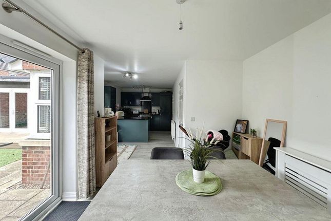 29, Courtleigh Avenue, Barnet photo 3