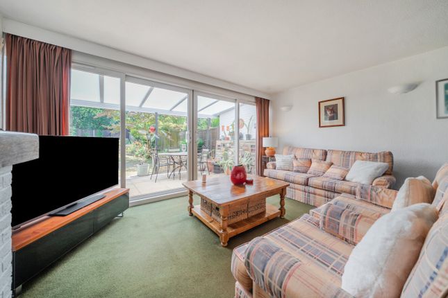20, Oakdene, Hampshire photo 2