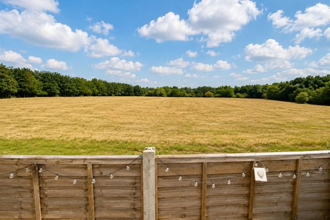 8 Brookmeadow Way, Breach Barns Lane, Waltham Abbey photo 2