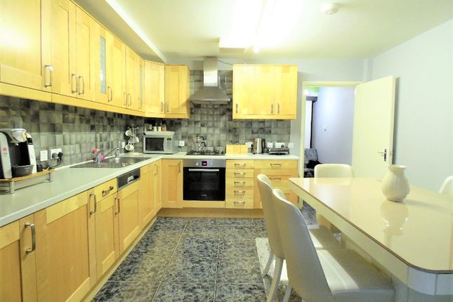 18, Kenmare Drive, Tottenham photo 4