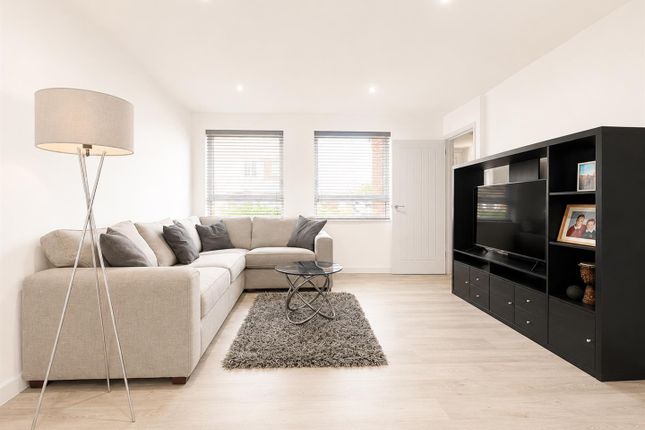 11, Esmonde Close, Lee-On-The-Solent photo 3