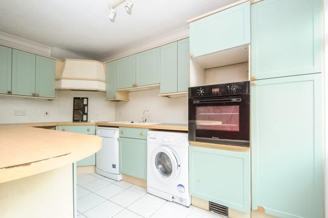 Grahame Close, Didcot photo 4