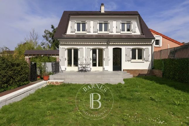 Detached house for sale in Croissy-Sur-Seine, 78290, France