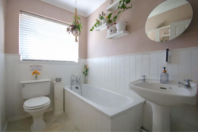 36, Petersfield Road, Staines-Upon-Thames photo 4