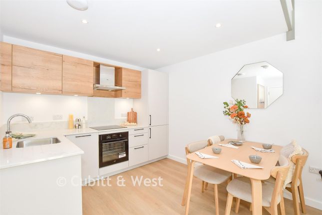Prospect House, Outwood Lane, Chipstead photo 4