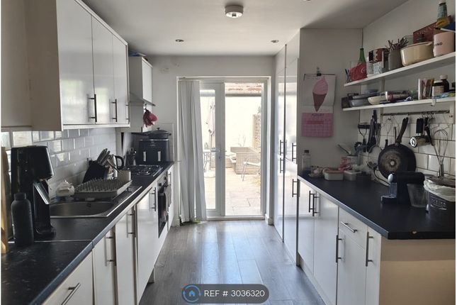 Flat B, Pemberton Road, London photo 3