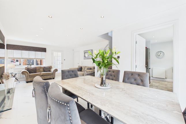 42 Andrew Paton Way, Hamilton photo 4