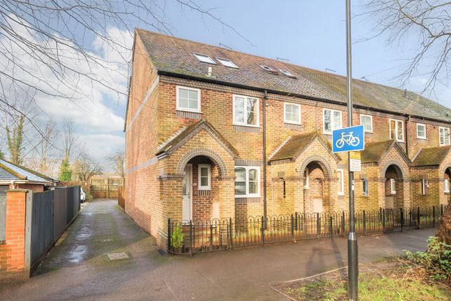 Terraced house to rent in Park Avenue, Winchester SO23