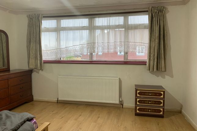 End terrace house to rent in Nottingham Avenue, London