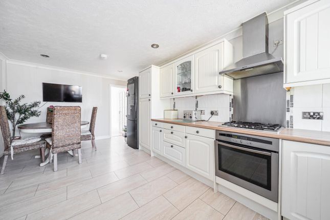 8, Mill Lane, Chatham photo 3