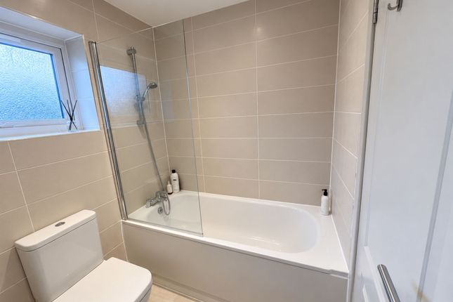 68 Newcombe Rise, West Drayton photo 3