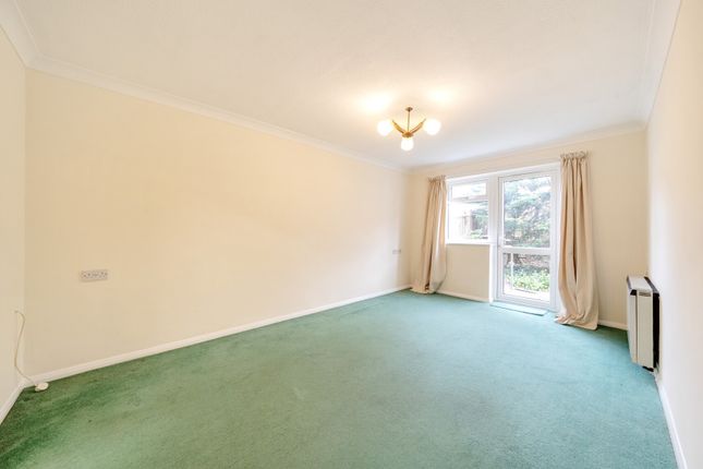 Flat for sale in Chatsworth Place, Mitcham