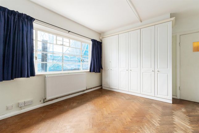Flat for sale in The Shrubbery, Grosvenor Road, London