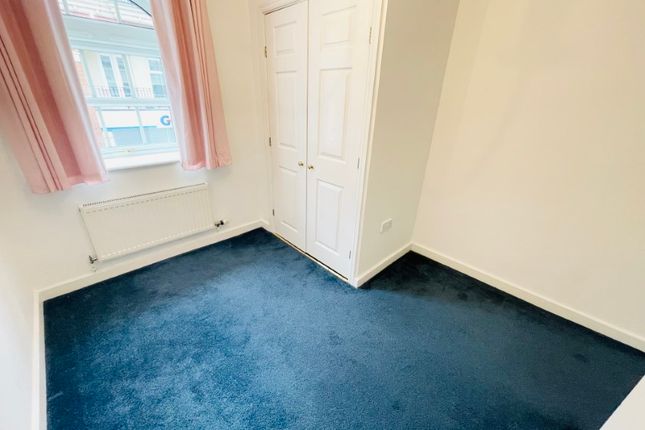 Flat to rent in Main Street, Dickens Heath, Solihull