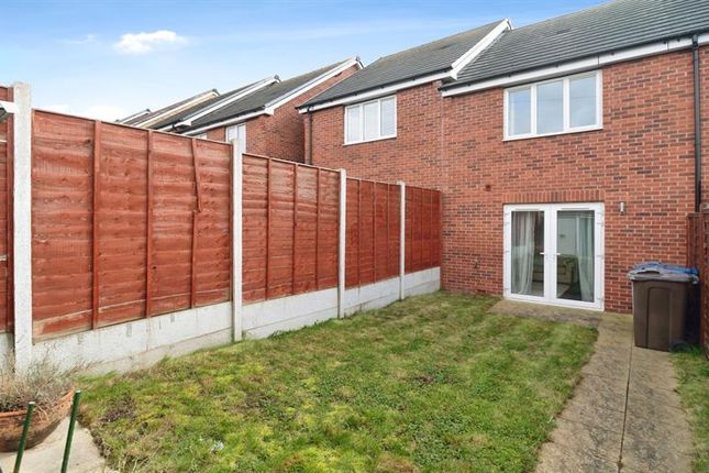 Thumbnail Terraced house for sale in Treetops Close, Grays